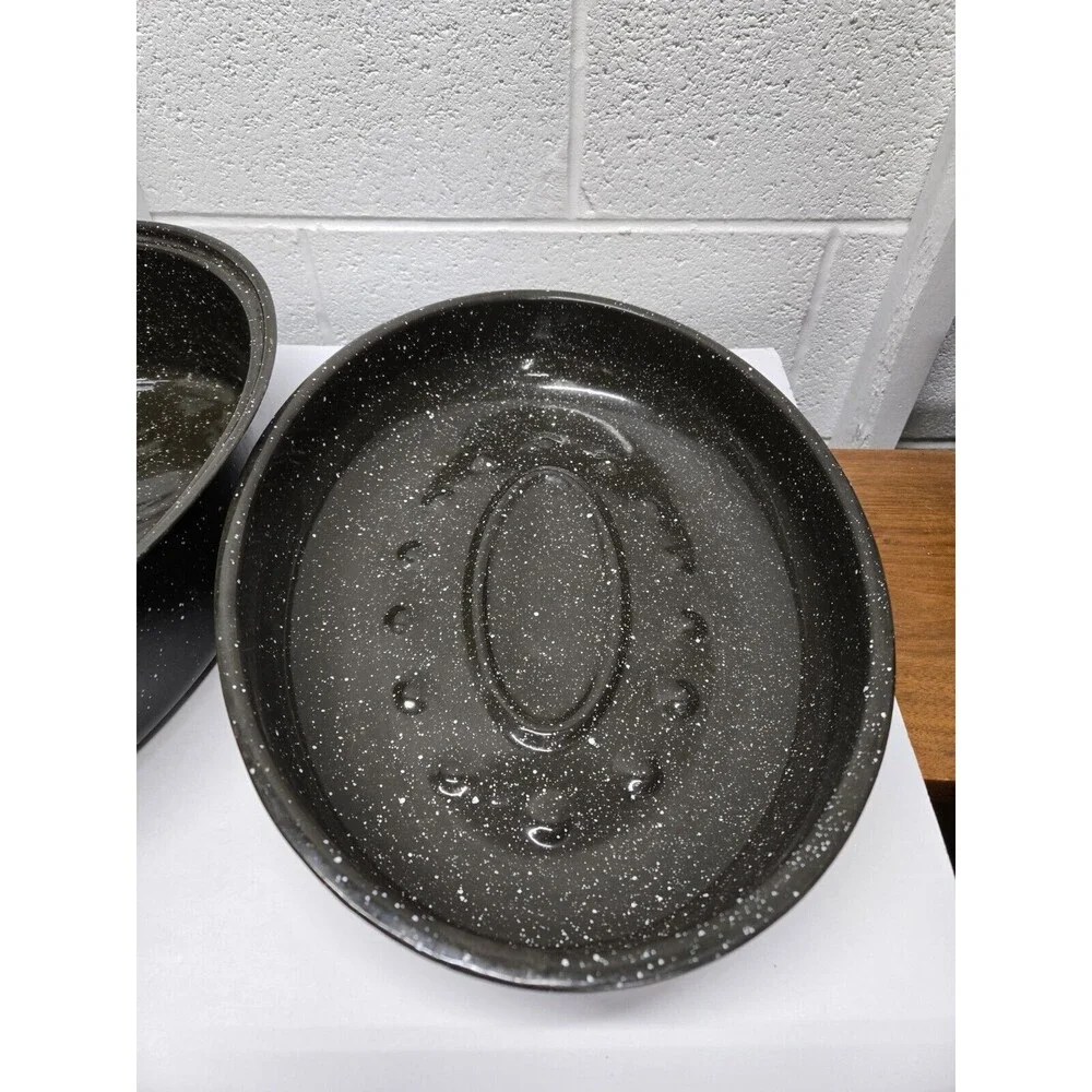 Vintage Black Speckled Enamel Small Oval Roaster Pan w/Lid - 15